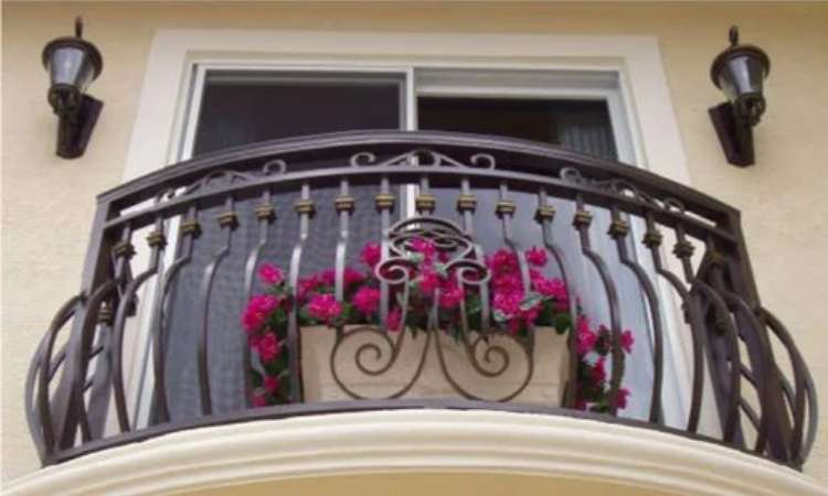 Curved Iron Grill Design for Balcony